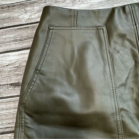 H&M Women's Vegan Faux Leather Mini Skirt Dark Mossy Army Olive Green 8 Pockets - Picture 5 of 14